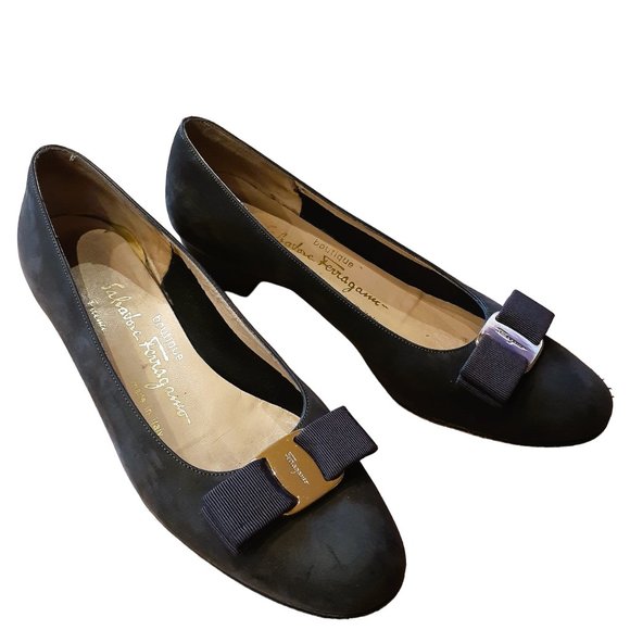 VARA Iconic SALVATORE FERRAGAMO deep olive suede low heel pump VGUC Sz 7.5B - Picture 1 of 11